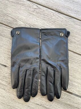 Nappaglo Women’s Black Leather Touchscreen Gloves with Logo Accent Size Medium